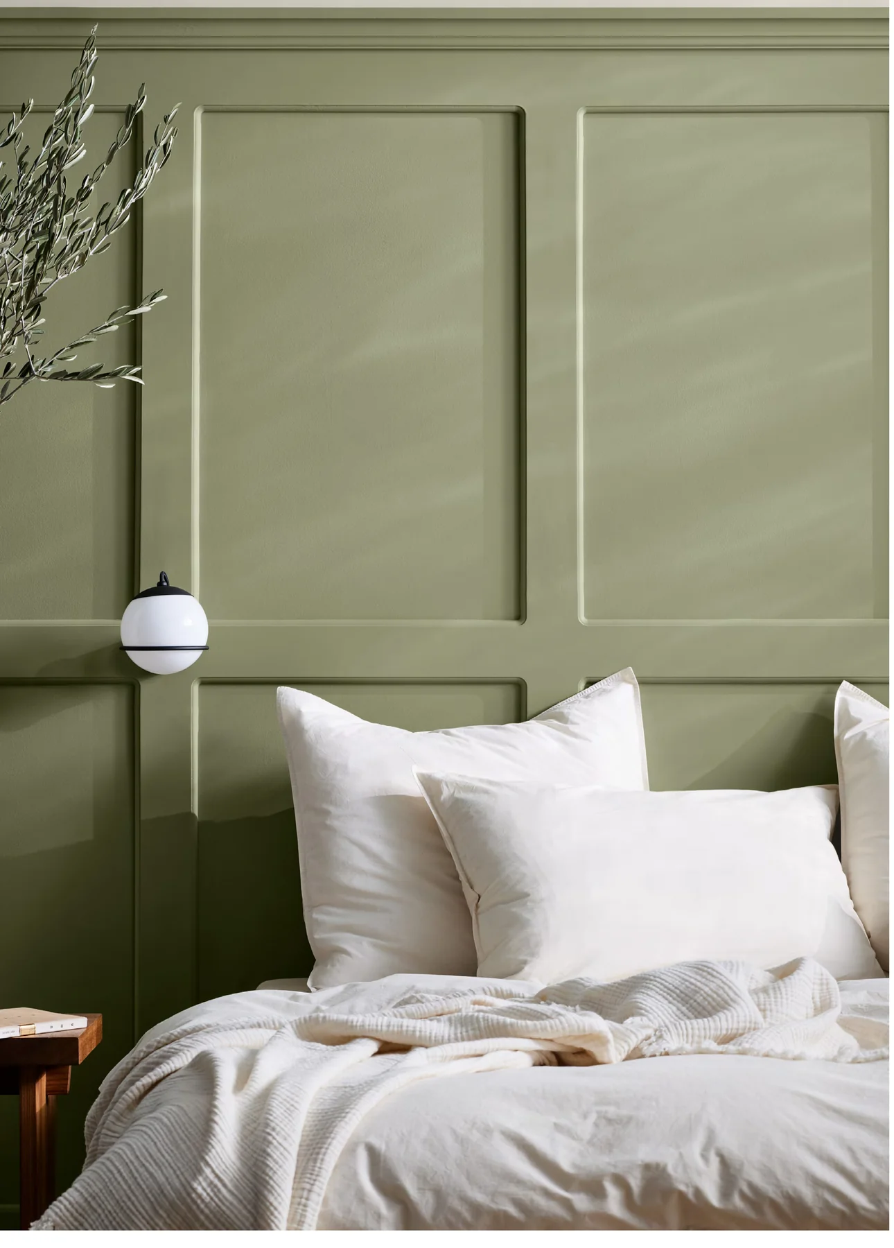 Phòng ngủ với Sheer Grey và panel Green Tea