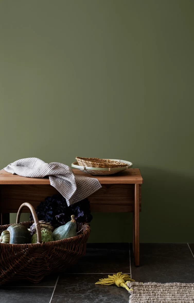 Góc nội thất với bảng màu olive và kem