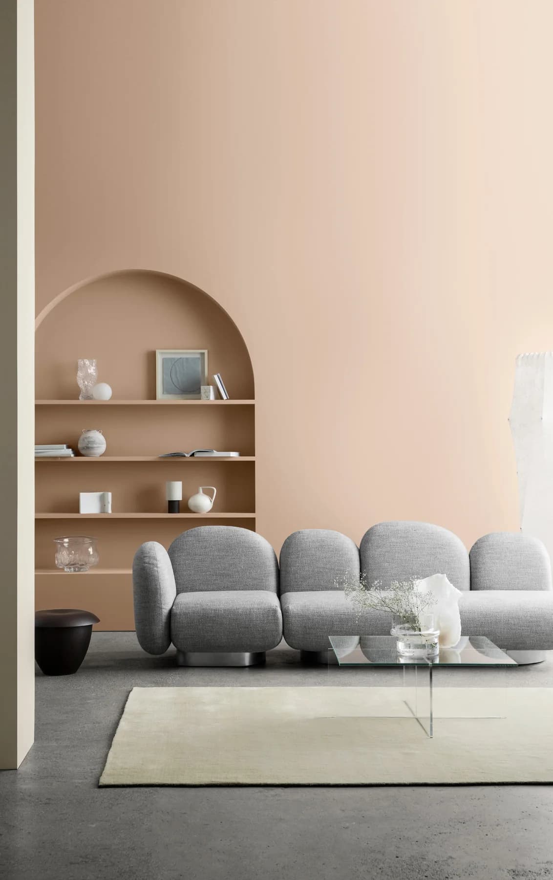 Không gian với tường Light Granite và Mist