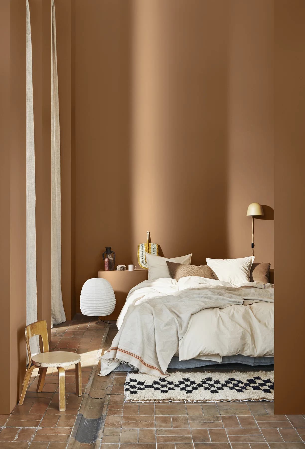 Phòng ngủ phủ màu cam gạch Natural Clay