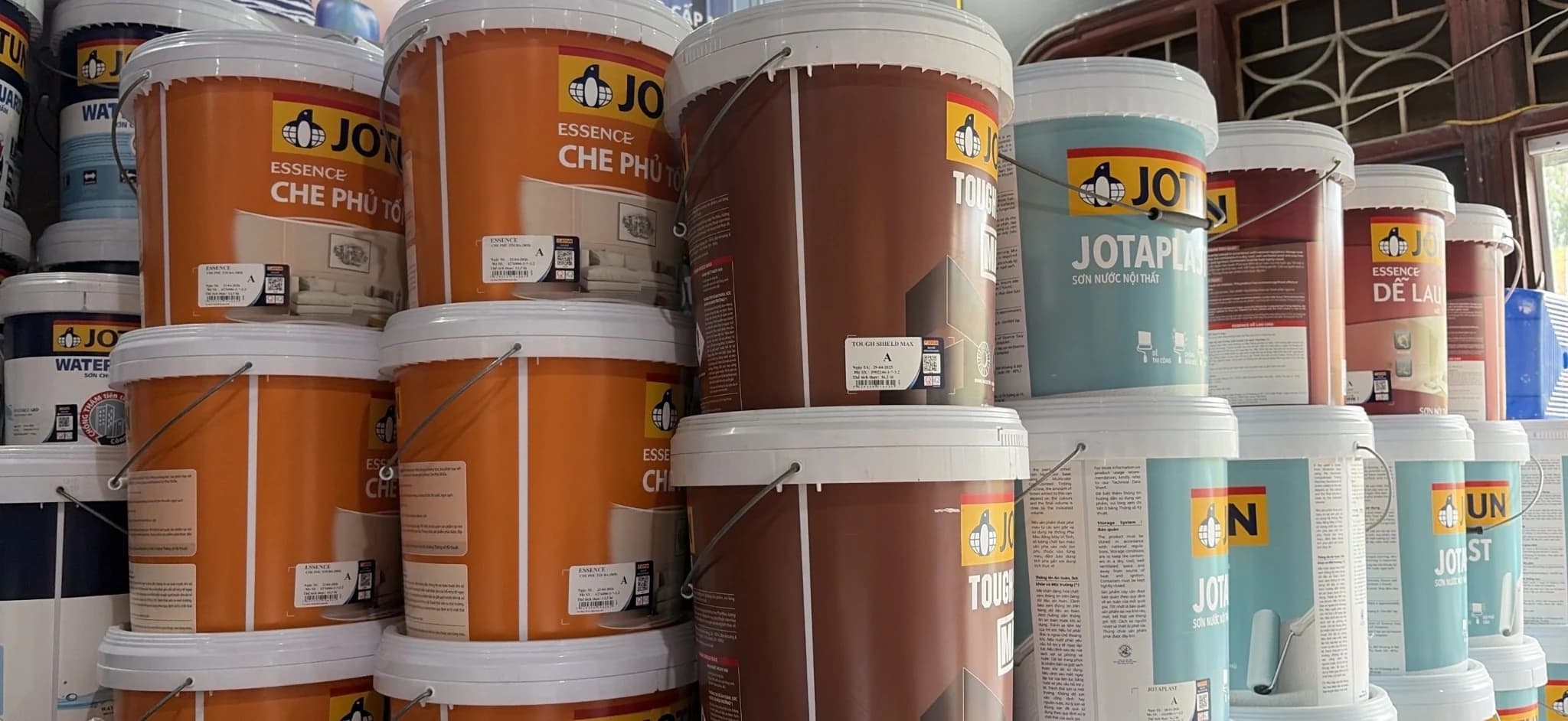 Các dòng sản phẩm Jotun thực tế sẵn tại cửa hàng