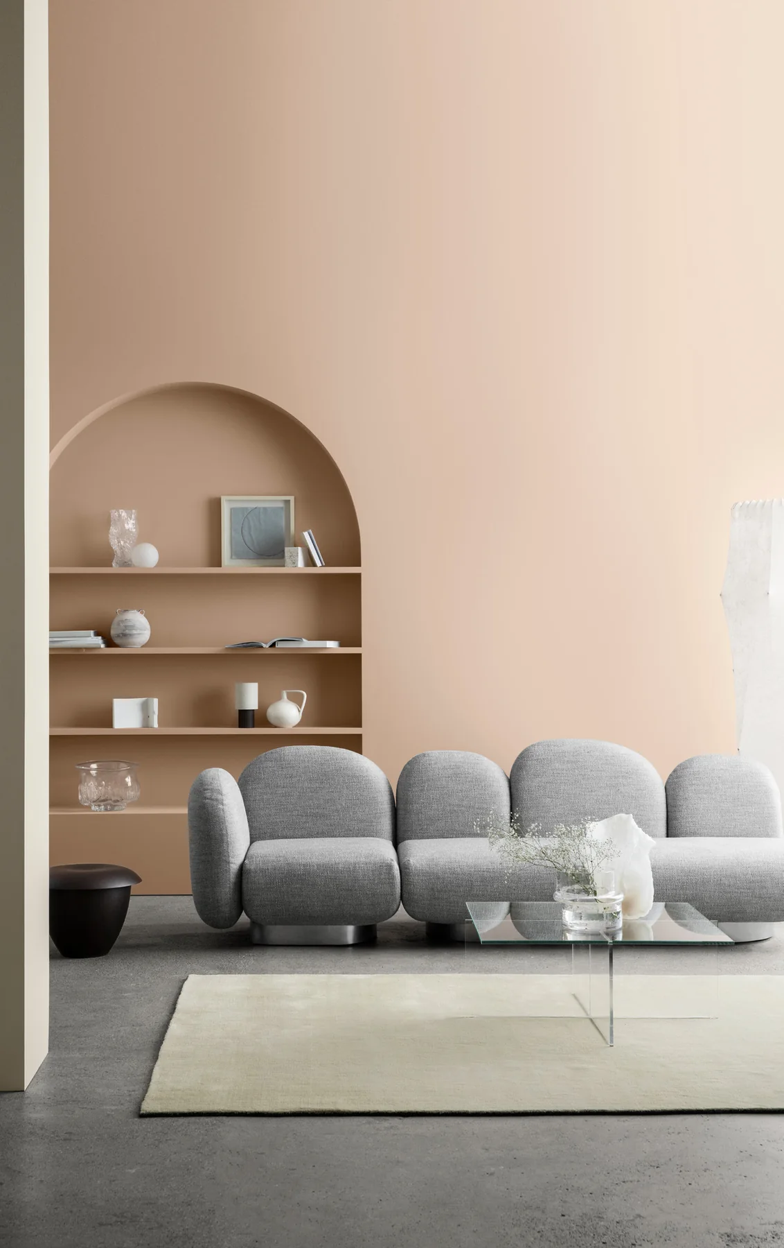 Không gian với tường Light Granite và Mist