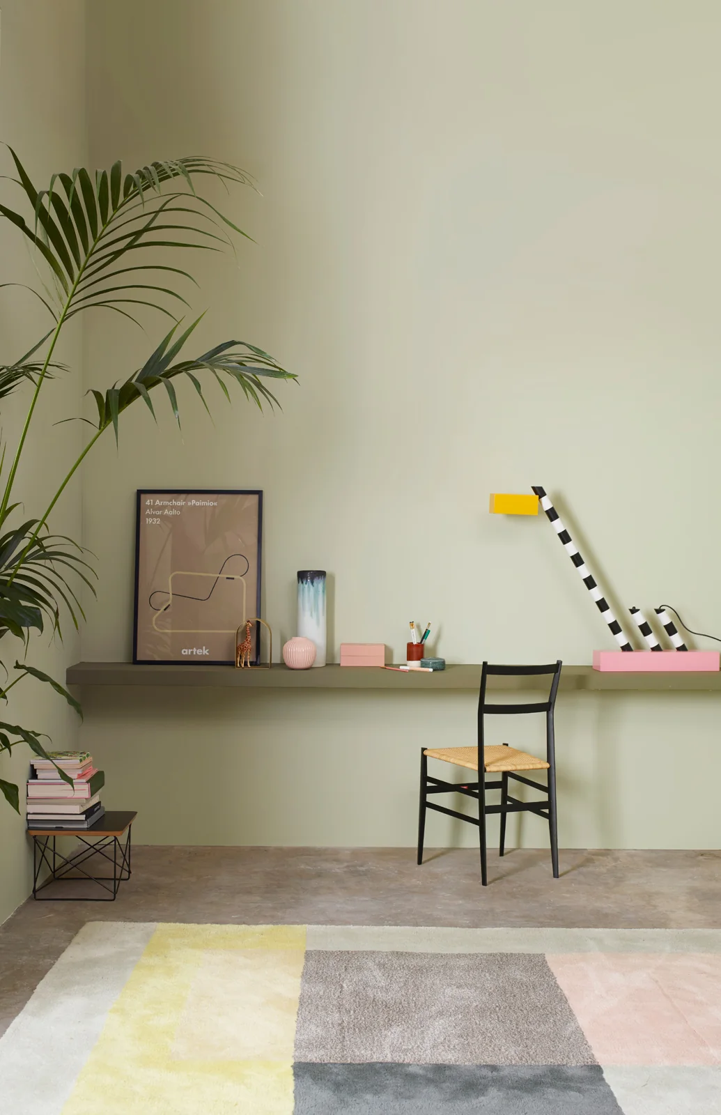 Không gian Pale Green với hệ kệ Evergreen và cây xanh