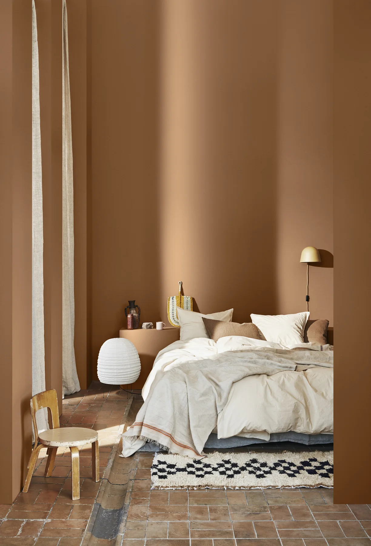 Phòng ngủ phủ màu cam gạch Natural Clay