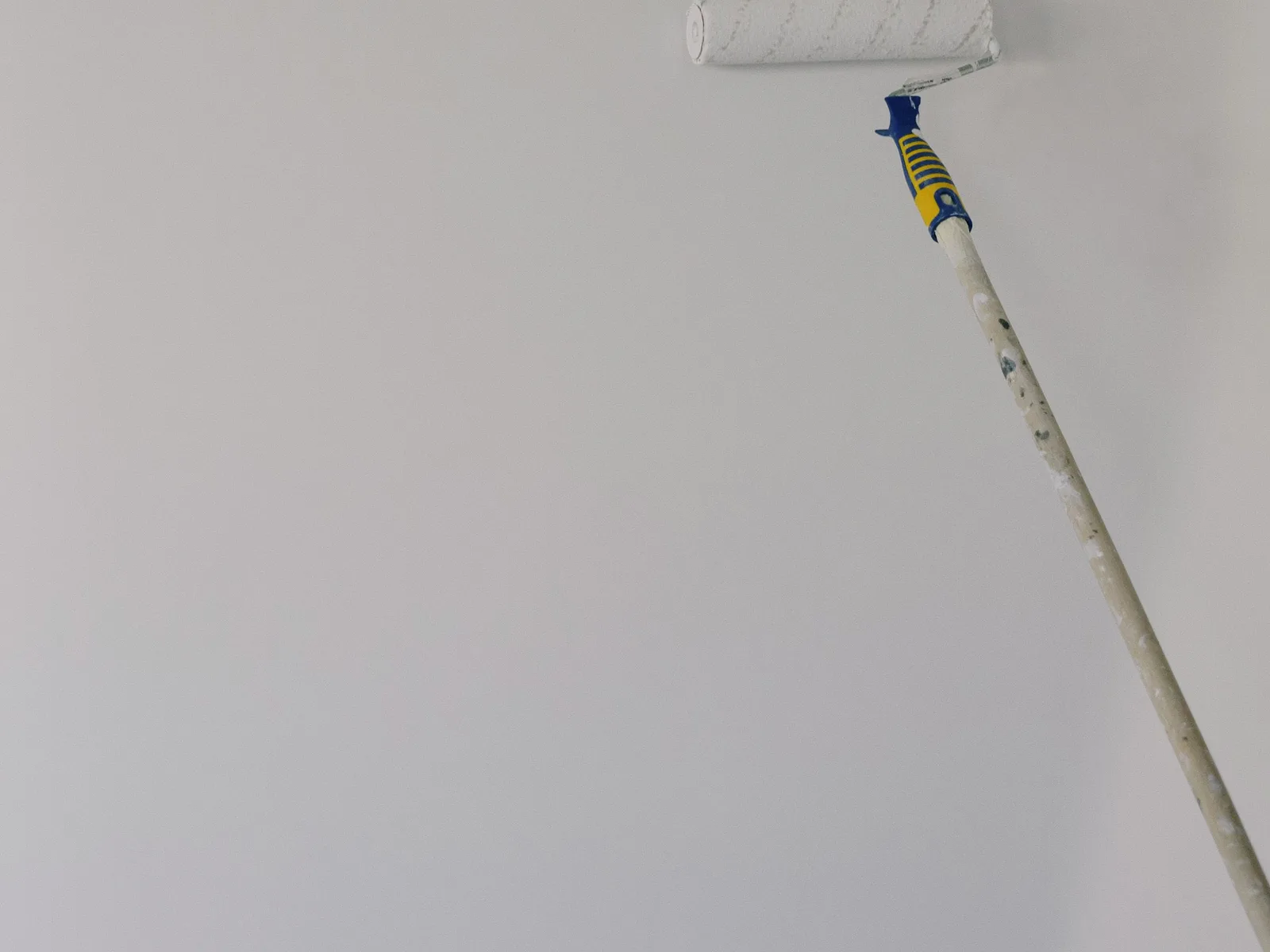 Trần bị ố vàng sau thấm nước