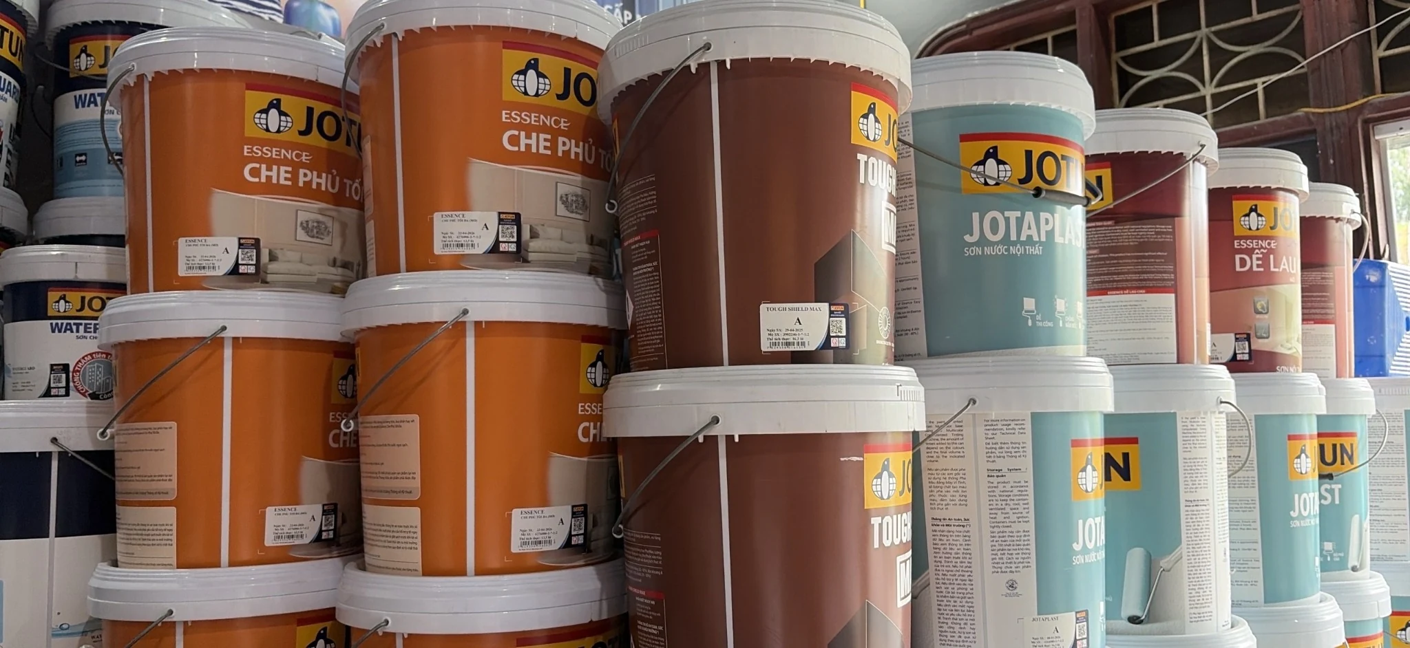 Các dòng sản phẩm Jotun thực tế sẵn tại cửa hàng